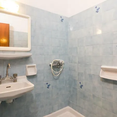 Apartment Nikos 1 *